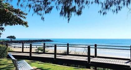 Centrally located "Bargara Beach Cottage"