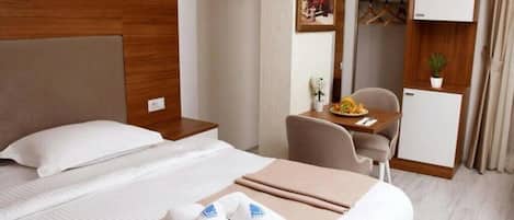 Grand Double Room | In-room safe, soundproofing, iron/ironing board, free WiFi