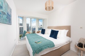 3 habitaciones, tabla de planchar con plancha, cuna de viaje y internet 