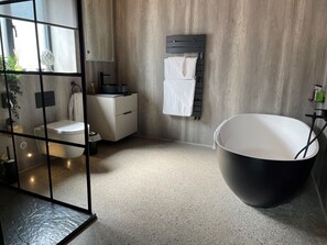 Bathtub, hair dryer