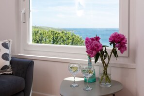 Interior - Nutshell - a cottage that sleeps 2 guests in 1 bedroom (Marazion)