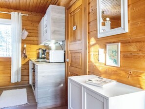 Kühlschrank, Mikrowelle, Geschirrspüler, Kochgeschirr/Geschirr/Besteck