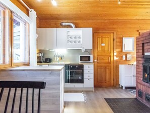 Fridge, microwave, dishwasher, cookware/dishes/utensils - Ruokovirran mökki by Interhome (Maaninka)