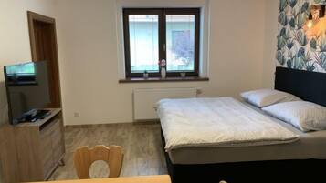 1 habitación, escritorio y acceso a internet