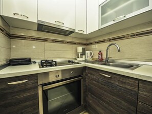 Kühlschrank, Ofen, Geschirrspüler, Toaster