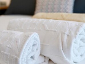 3 bedrooms, iron/ironing board, Internet, bed sheets - Villa Blue Portofino Los Cristianos, POOL (Los Cristianos)