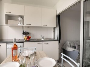 Fridge, microwave, oven, dishwasher - Les Héliades by Interhome (Cap d'Agde)