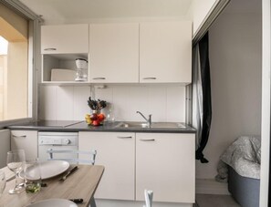 Fridge, microwave, oven, dishwasher - Les Héliades by Interhome (Cap d'Agde)