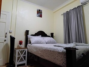 1 غرفة نوم ومكواة/لوح كي وواي فاي وملاءات أسرّة