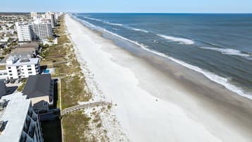 Plage à proximité, serviettes de plage, kayak, motonautisme