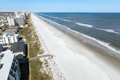 Beach Dreams- 2 blocks to beach - escape to this cozy townhome - Bikes - Beach Gear - Firepit