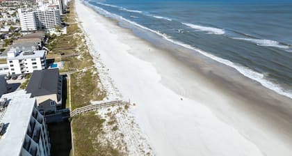 Beach Dreams- 2 blocks to beach - escape to this cozy townhome - Bikes - Beach Gear - Firepit