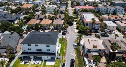 Enjoy vibrant beach life in our stylish townhome, the perfect place for beach time, great food, fun!