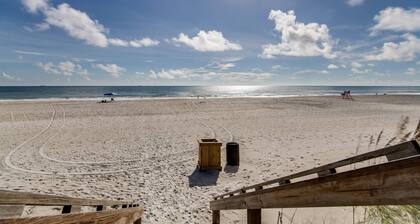 Enjoy vibrant beach life in our stylish townhome, the perfect place for beach time, great food, fun!