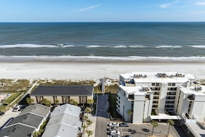 Beach nearby, beach towels, kayaking, motor boating - Beach Dreams are a few blocks away - escape to this cozy townhome - Bikes - Beach Gear - Firepit (Jacksonville Beach)