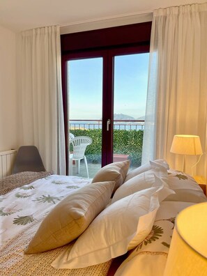 2 bedrooms, iron/ironing board, travel cot, WiFi