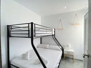 1 dormitorio, tabla de planchar con plancha, wifi gratis y ropa de cama