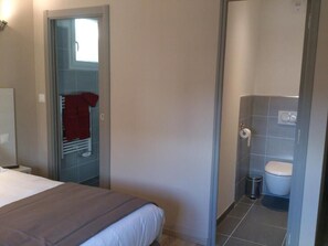 Comfort Double or Twin Room | Desk, laptop workspace, blackout curtains, soundproofing - Hôtel Les Petits Oreillers (Saint-Martin-d'Ardèche)
