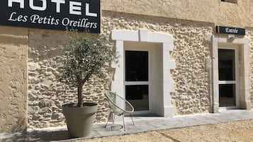 ด้านหน้าที่พัก