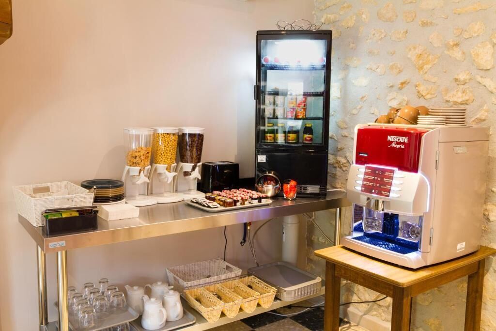 Daily buffet breakfast (EUR 9 per person)