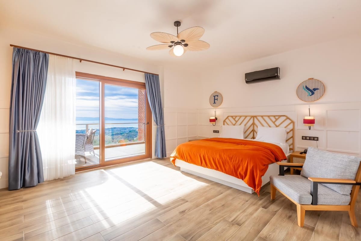 Suite Room With Sea View | 1 ๊ฐ์ ์นจ์ค