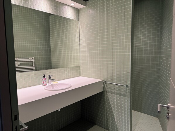 Een douche, een haardroger