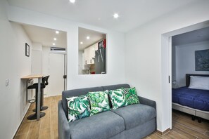 1 chambre, bureau, fer et planche à repasser, Wi-Fi gratuit