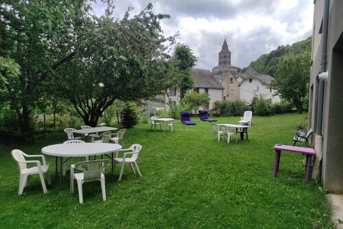 Between Sancy and Volcans d'Auvergne. Orcival, Resources and Energy. 5 people.