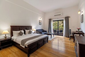 Hill View Suite With Balcony | Hypo-allergenic bedding, desk, blackout drapes, cribs/infant beds - The Hunting Lodge (Udaipur)