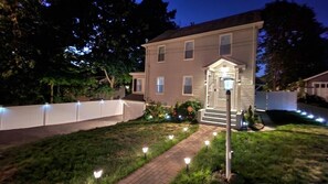 Exterior - Entire House 2 Minutes to South Shore Hospital (Weymouth)