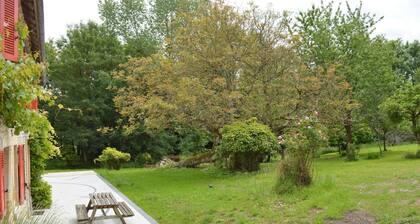 Maison typique - TrĂšs grand jardin - 7km de la mer