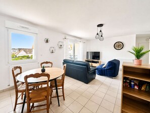 TV - Spacious apartment - Balcony - 50m from the beach (Courseulles-sur-Mer)