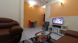 Televisión y chimenea