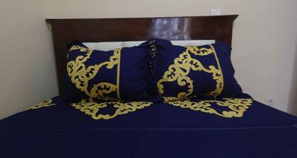 Adorable one bedroom apartment! Welcome to Royal Guest House .strategic location