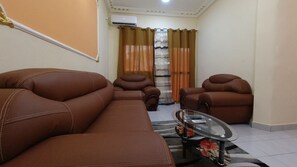 Televisión y chimenea