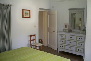 2 bedrooms, bed sheets