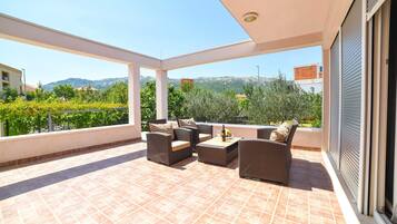 Villa (Three Bedroom Villa with Swimming poo) | Terrace/patio