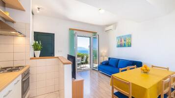 Apartment (Two Bedroom Apartment with Terrace an) | Eigene Küche | Kühlschrank