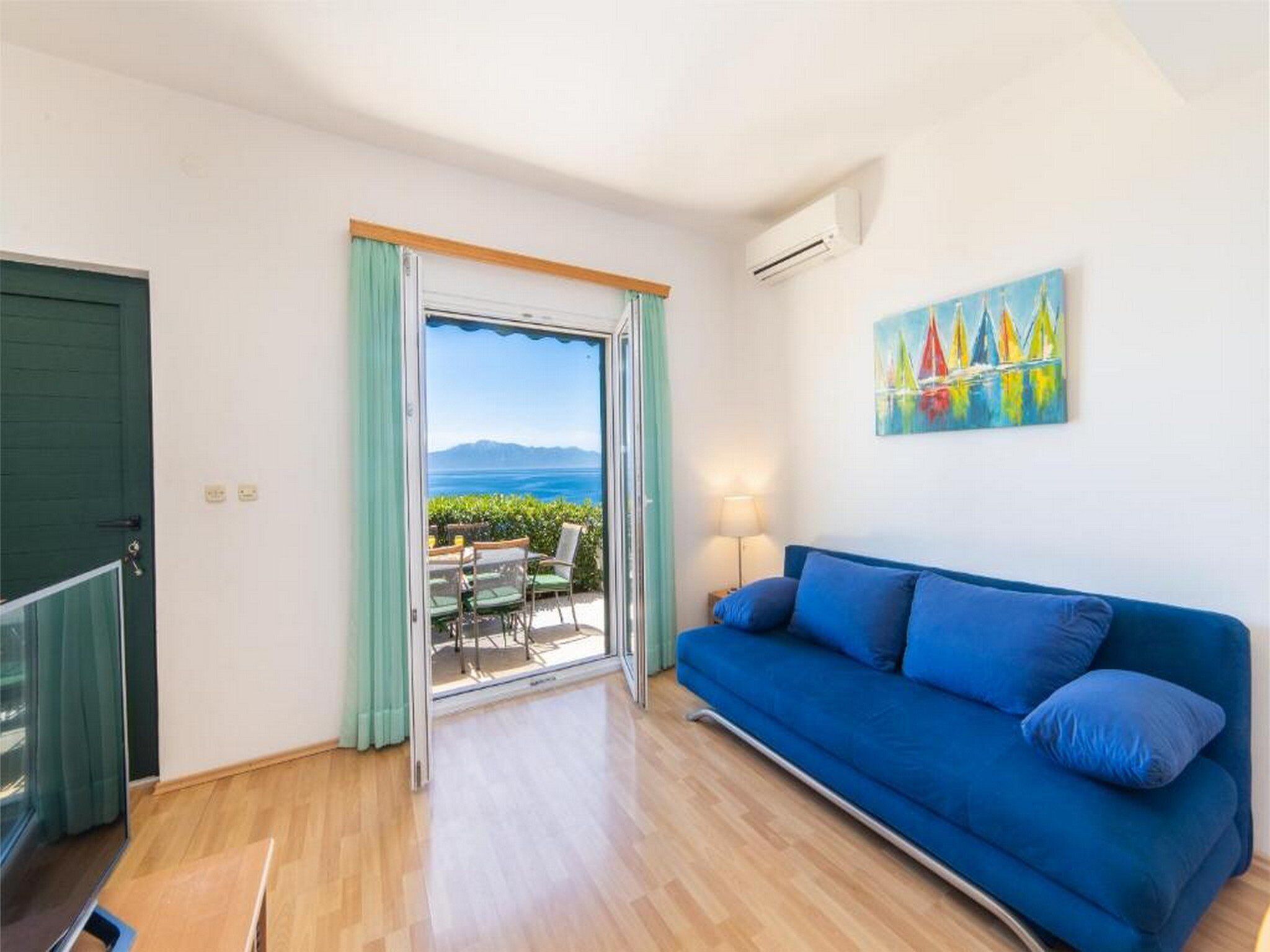 Leilighet (Two Bedroom Apartment with Terrace an) | Oppholdsrom | TV