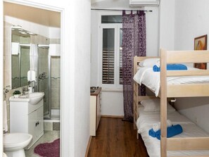Dortoir partagé (Bed in Six Bed Mixed Dormitory Room) | 22 chambres, Wi-Fi