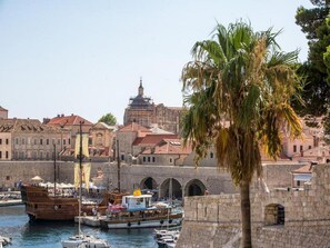 Unclassified image, 4 of 45, button - Lav Hostel & Café (Dubrovnik)