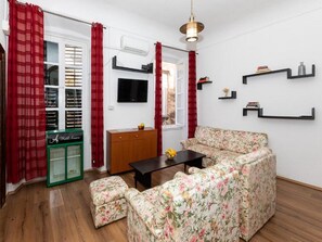 TV - Lav Hostel & Café (Dubrovnik)