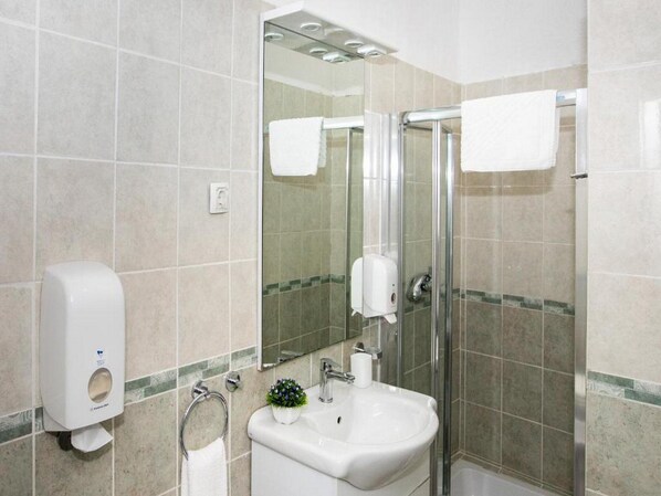 Unclassified image, 1 of 45, button