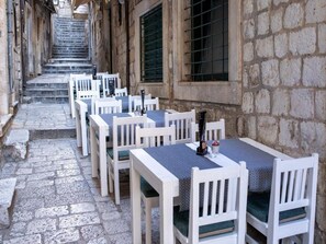 Exterior - Lav Hostel & Café (Dubrovnik)