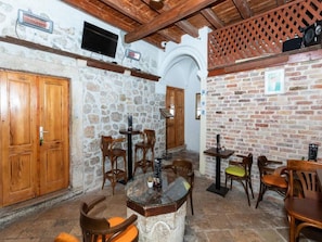 Minibar - Lav Hostel & Café (Dubrovnik)