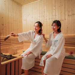 Sauna, Dampfbad, Körperbehandlungen, Aromatherapie, Warmsteinmassagen