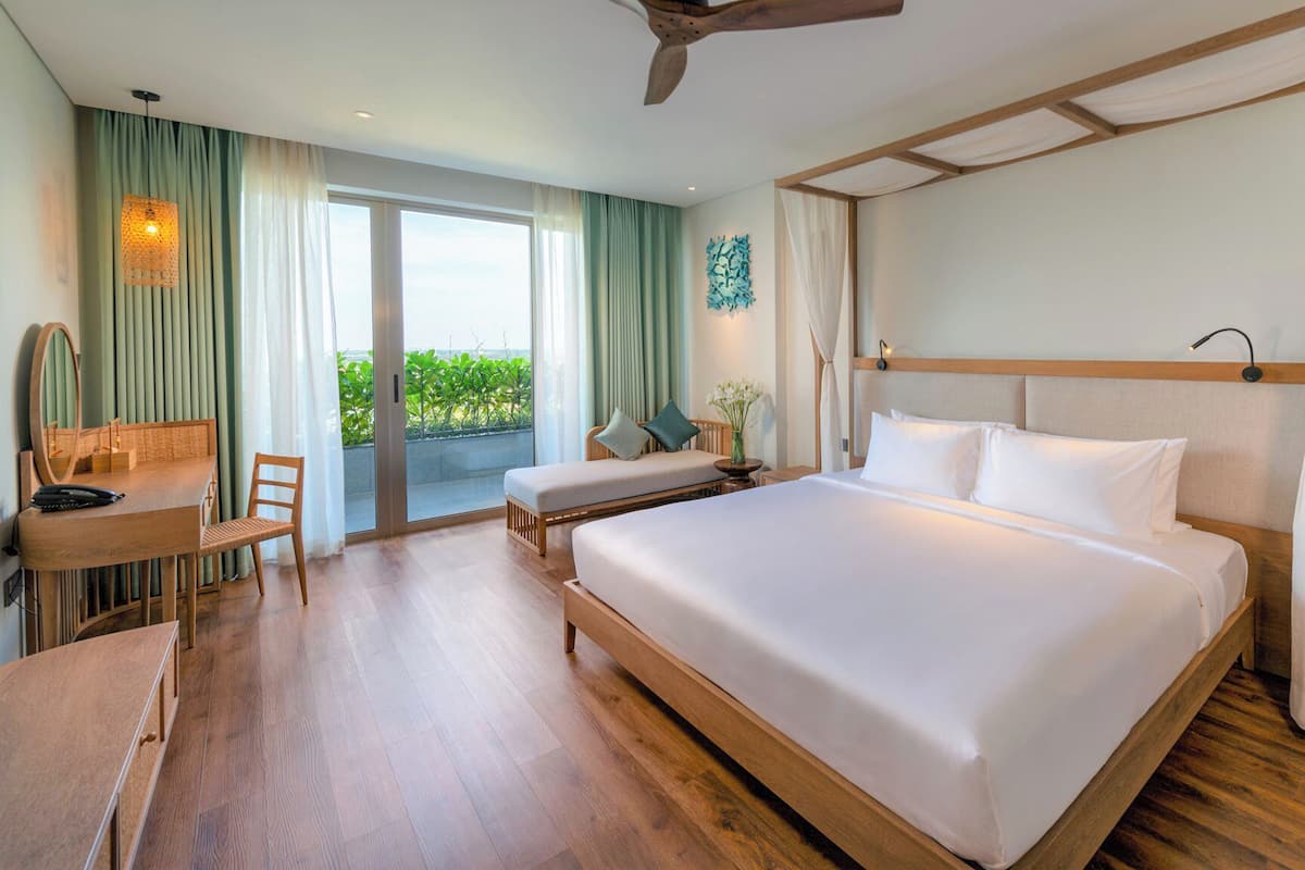 Deluxe River King with One set of Afternoon Tea at VIP Lounge | 1 Schlafzimmer, Minibar, Zimmersafe, Schreibtisch
