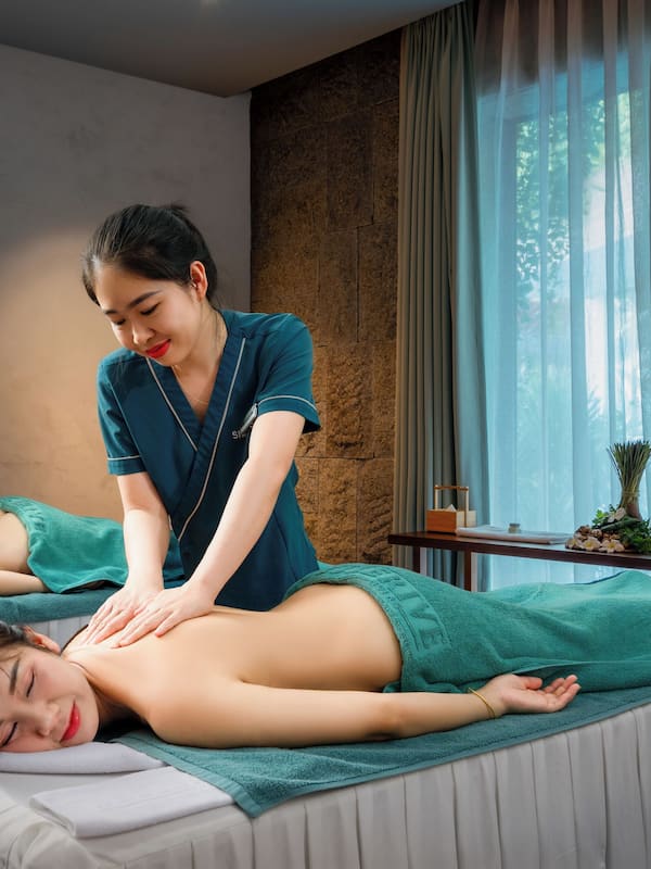 Sauna, Dampfbad, Körperbehandlungen, Aromatherapie, Warmsteinmassagen