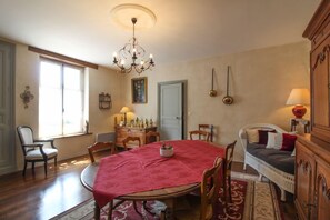 Free daily continental breakfast - La Jariette (Airvault)