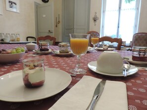 Free daily continental breakfast - La Jariette (Airvault)
